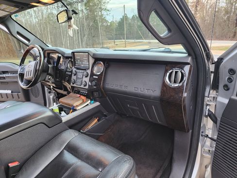 Used 2013 Ford F250 Platinum w/ FX4 Off Road Pkg image 19