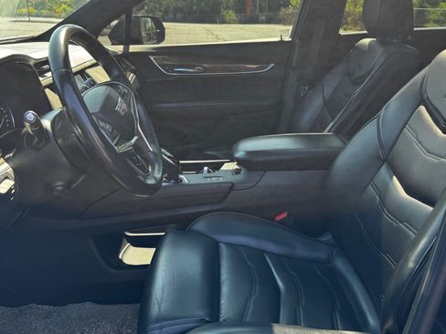 Used 2017 Cadillac XT5 Platinum image 6