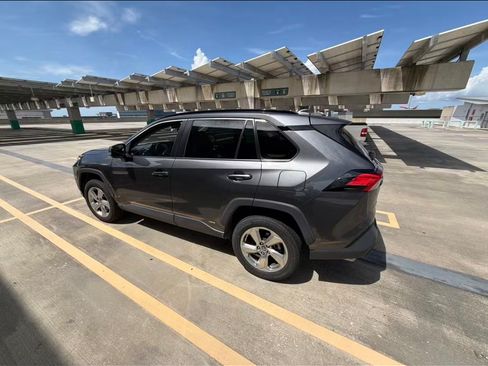 Used 2021 Toyota RAV4 XLE Premium AWD/4WD image 9