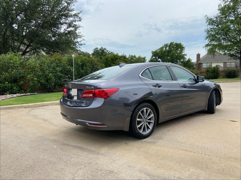 Used 2018 Acura TLX FWD image 2