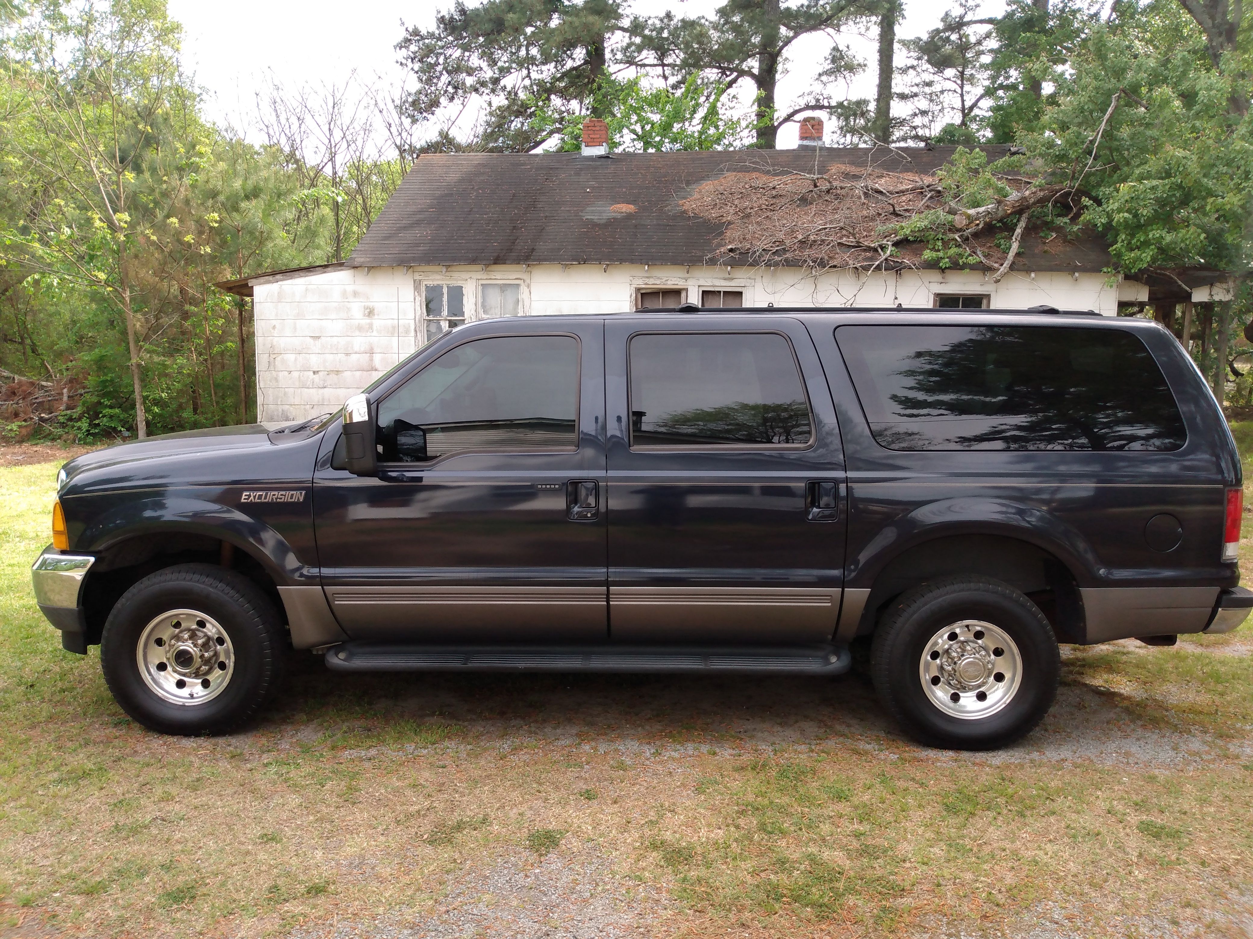 Used 2001 Ford Excursion XLT AWD/4WD image 4