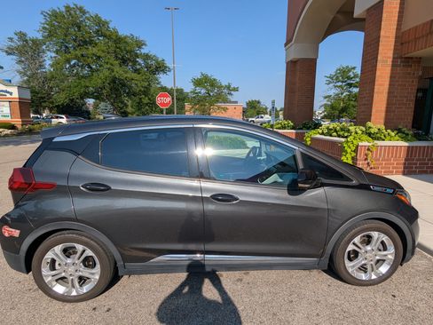 Used 2017 Chevrolet Bolt LT FWD image 2