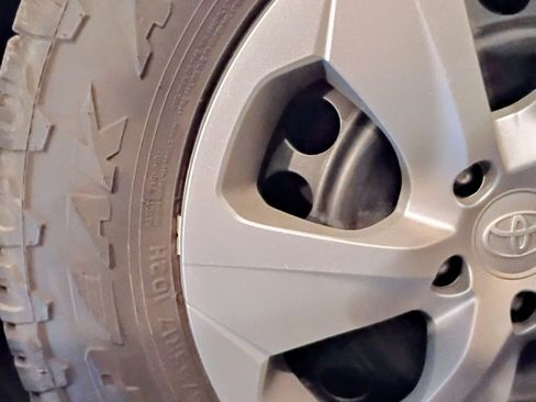 Used 2022 Toyota RAV4 LE image 6