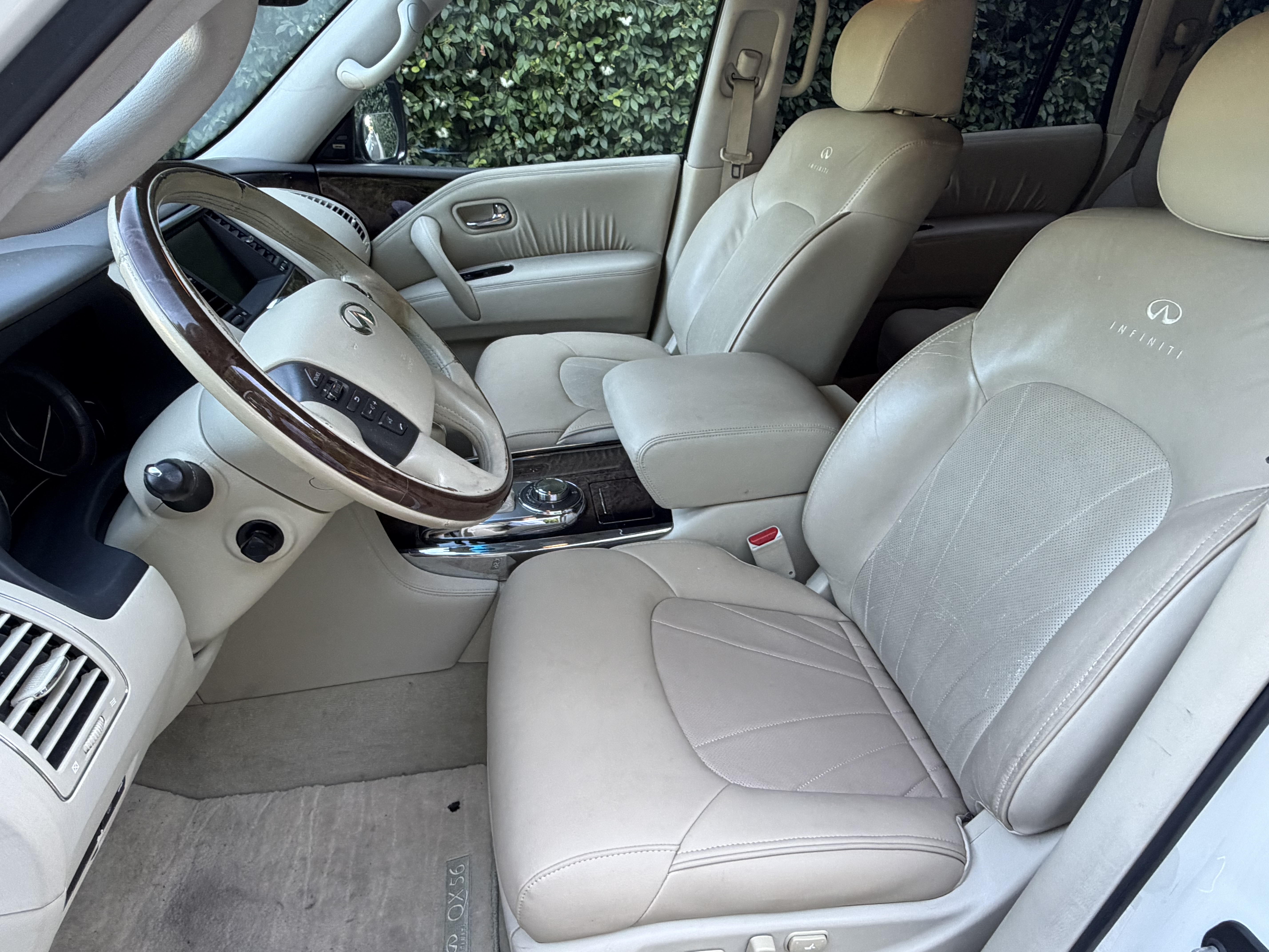 Used 2012 INFINITI QX56 4WD w/ Deluxe Touring Pkg image 6