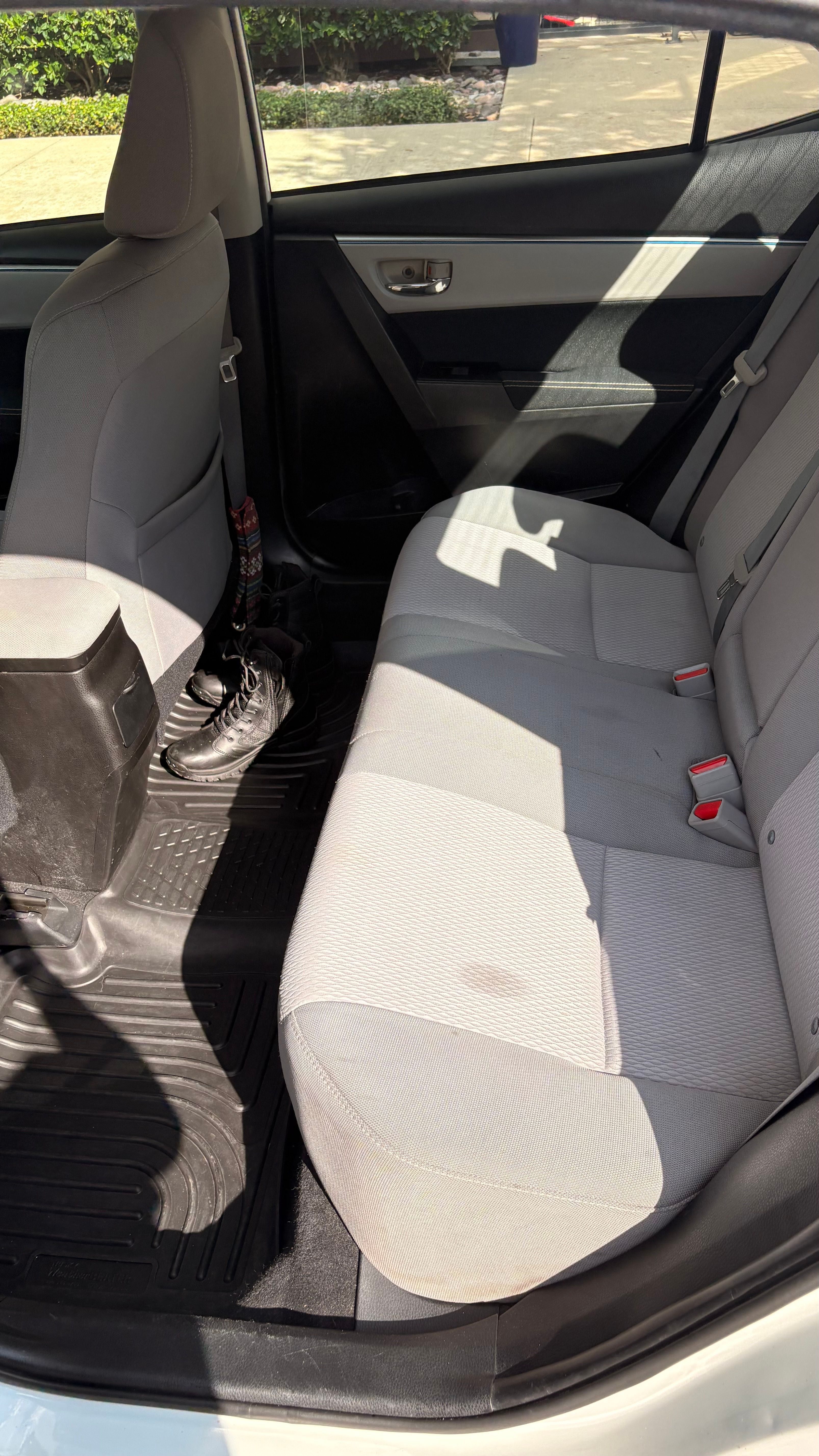 Used 2015 Toyota Corolla LE FWD image 15