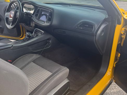 Used 2018 Dodge Challenger SXT image 11