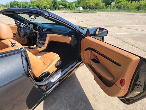 Used 2015 Maserati GranTurismo Convertible image 17