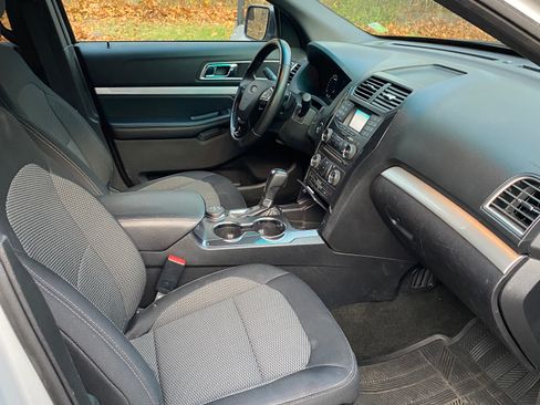 Used 2016 Ford Explorer XLT image 16