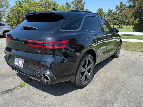 Used 2023 Genesis GV70 2.5T w/ Sport Prestige Package image 6