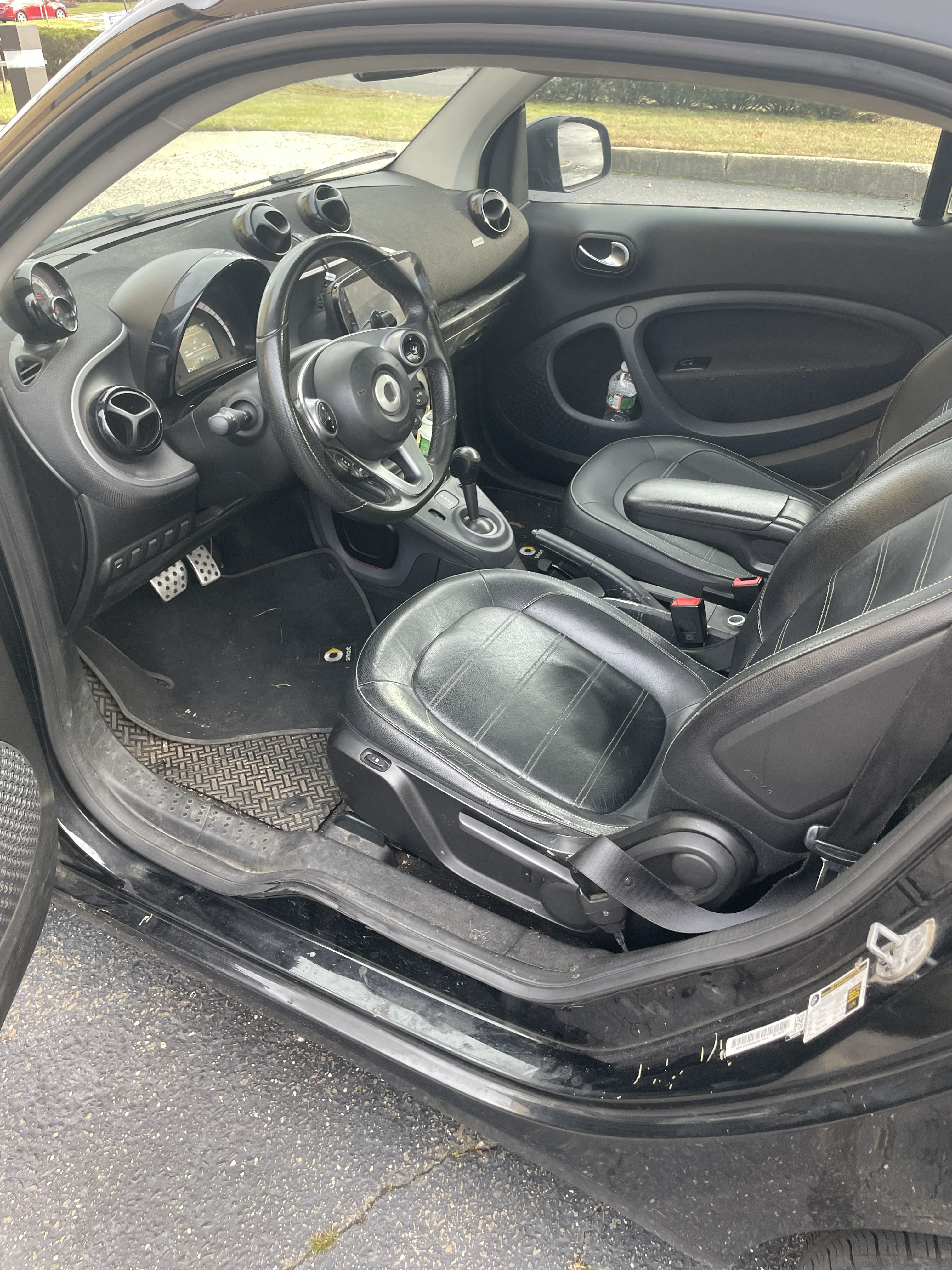 Used 2017 smart fortwo Prime RWD image 6