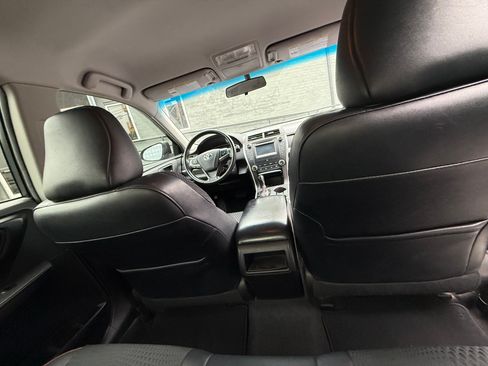 Used 2015 Toyota Camry SE FWD image 9