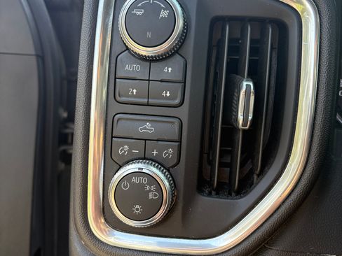 Used 2019 GMC Sierra 1500 SLE w/ SLE Value Package image 17