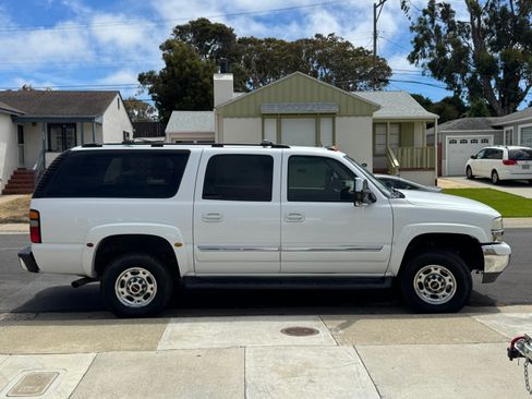 Used 2004 GMC Yukon XL 2500 SLT w/ Preferred Equipment Group AWD/4WD image 2