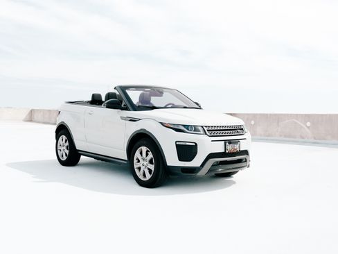Used 2018 Land Rover Range Rover Evoque SE Dynamic image 1