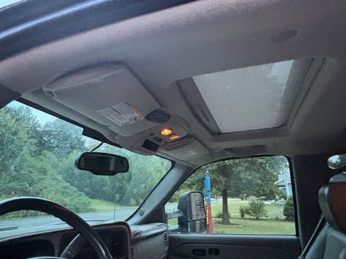 Used 2006 GMC Sierra 2500 W/T w/ Skid Plate Package image 16