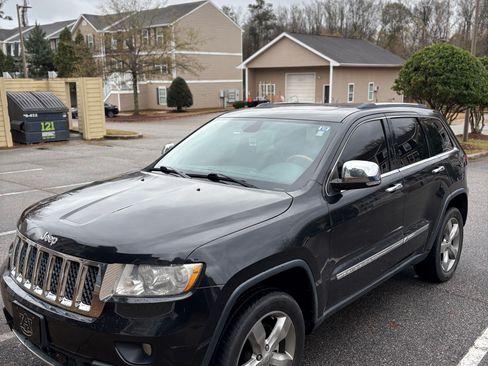 Used 2013 Jeep Grand Cherokee Overland w/ Advance Technology Group image 2