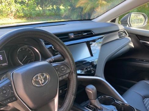 Used 2019 Toyota Camry SE image 4