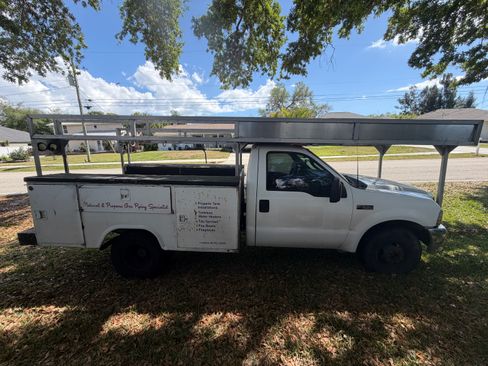 Used 2003 Ford F350 2WD Regular Cab DRW Super Duty image 2