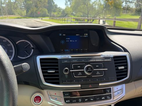 Used 2015 Honda Accord EX image 12