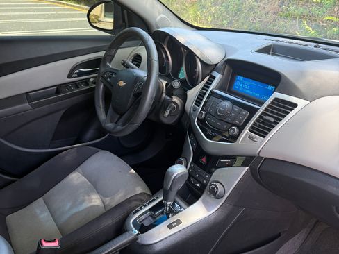 Used 2014 Chevrolet Cruze LS FWD image 27