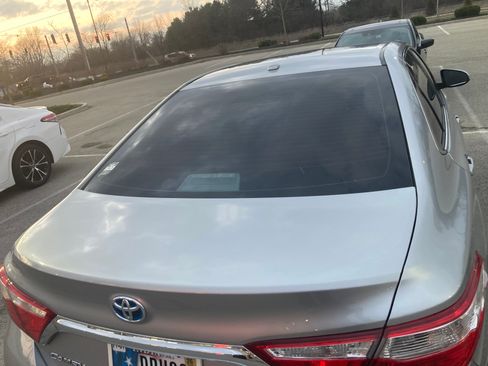 Used 2017 Toyota Camry XLE w/ Moonroof Package FWD image 12