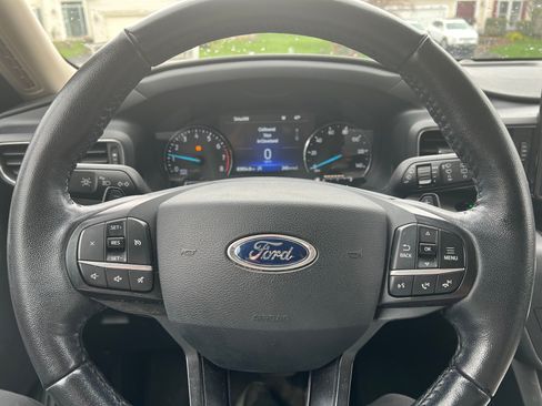 Used 2020 Ford Explorer XLT w/ Equipment Group 202A AWD/4WD image 6