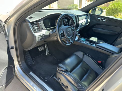 Used 2021 Volvo XC60 T5 R-Design w/ Protection Package Premier AWD/4WD image 4