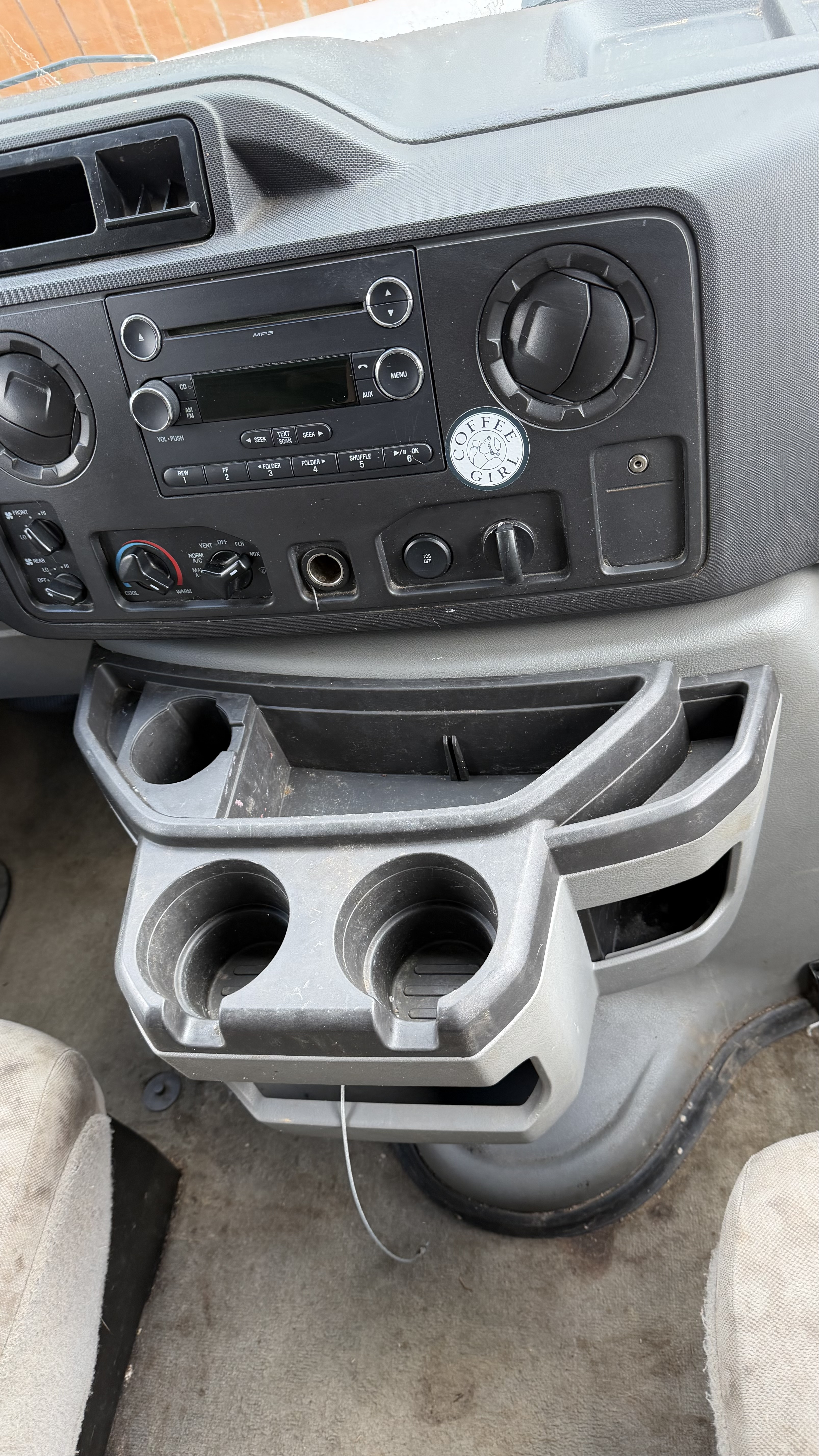 Used 2013 Ford E-350 and Econoline 350 XLT RWD image 11