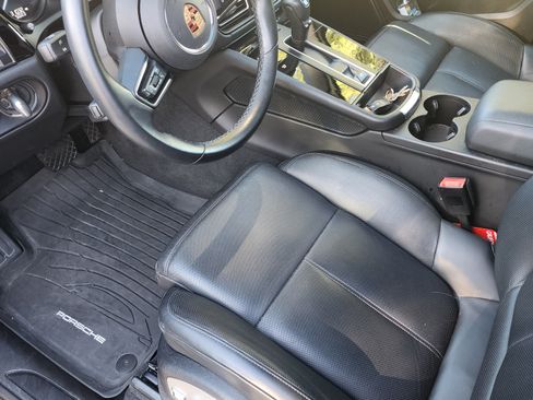 Used 2023 Porsche Macan image 17