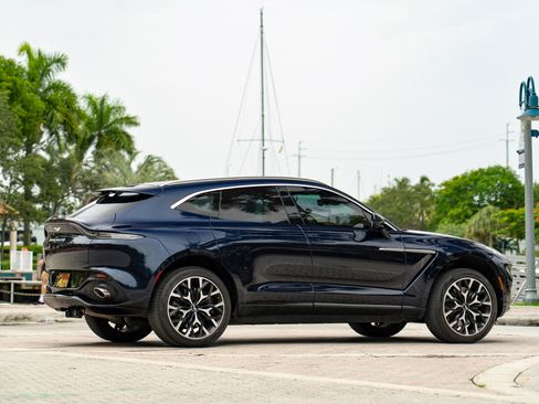 Used 2021 Aston Martin DBX AWD/4WD image 11