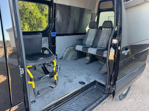 Used 2017 Mercedes-Benz Sprinter 2500 image 9