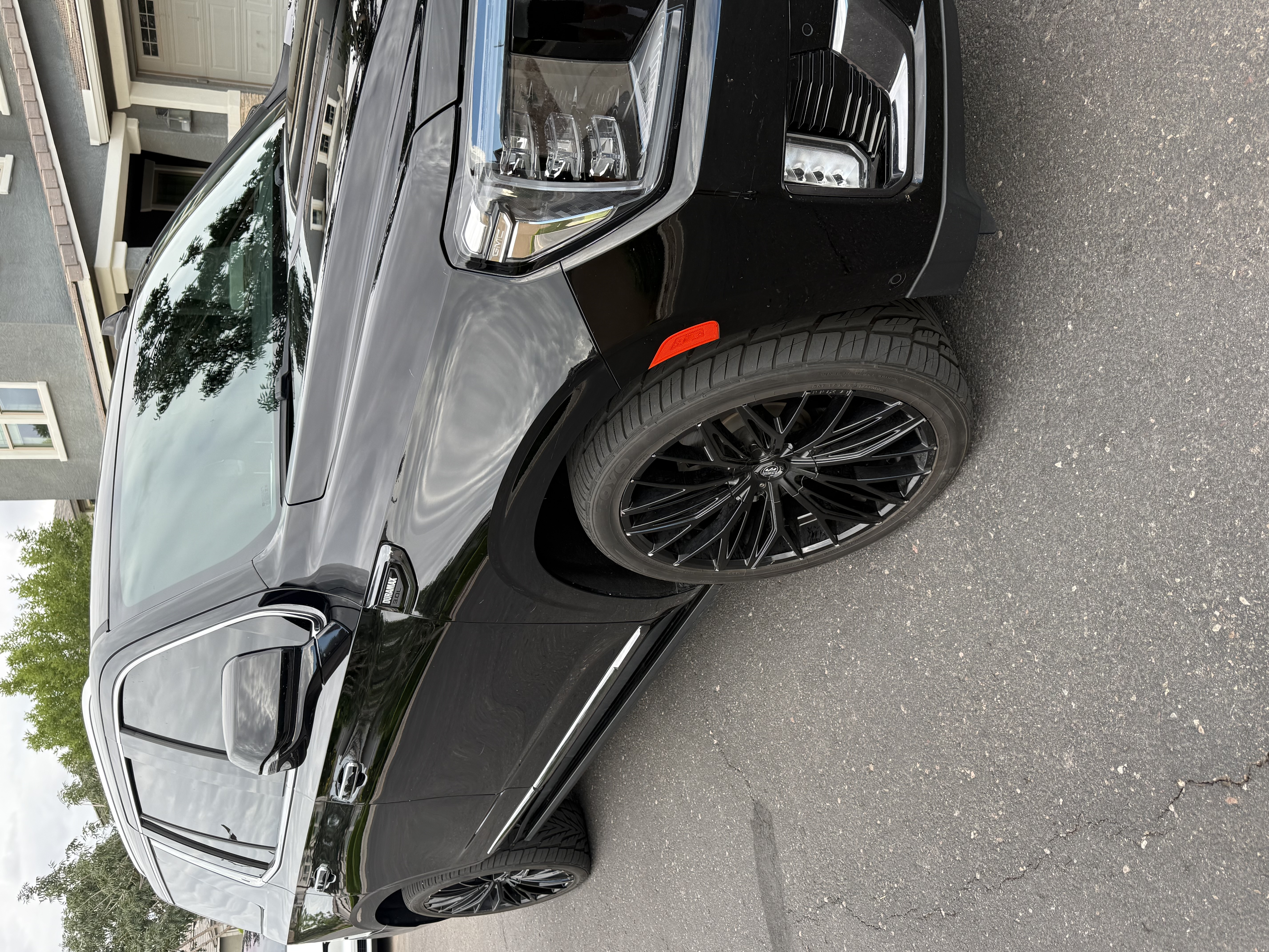 Used 2023 GMC Yukon Denali Ultimate AWD/4WD image 11