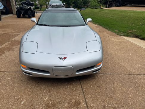 Used 2000 Chevrolet Corvette Coupe image 4