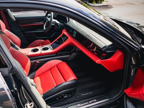 Used 2025 Porsche Taycan GTS image 27