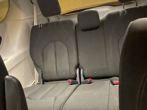 Used 2018 Chrysler Pacifica Touring Plus image 3