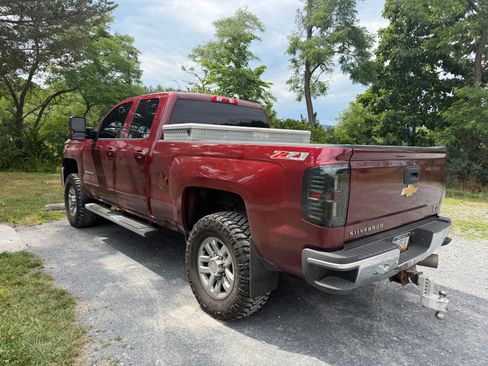 Used 2017 Chevrolet Silverado 2500 LT w/ LT Convenience Package AWD/4WD image 5