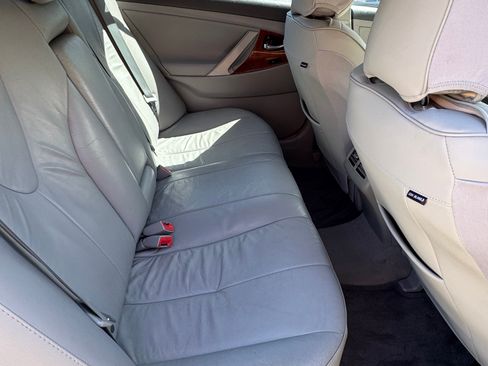 Used 2011 Toyota Camry Hybrid image 8