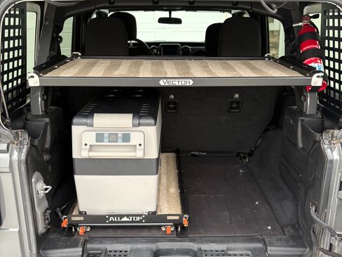 Used 2019 Jeep Wrangler Unlimited Sport image 13