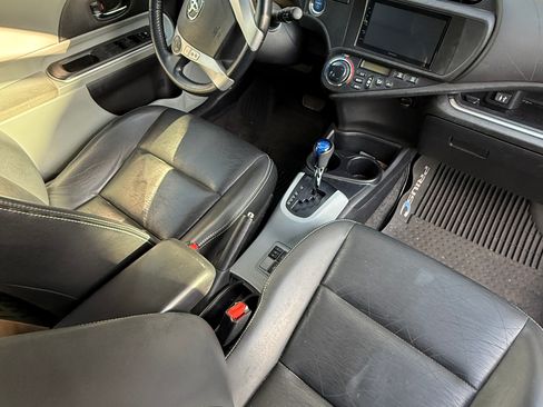 Used 2014 Toyota Prius C Four image 17