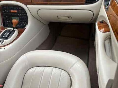 Used 2003 Jaguar XJ8 RWD image 14