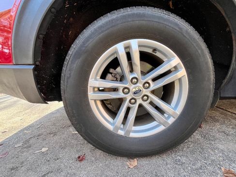 Used 2020 Ford Explorer XLT w/ Equipment Group 202A image 16