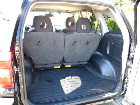 Used 2005 Toyota RAV4 2WD w/ "L" Pkg image 8