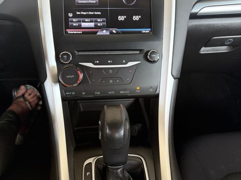 Used 2014 Ford Fusion SE FWD image 8