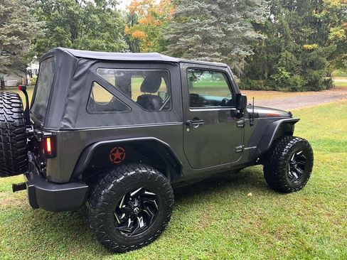 Used 2018 Jeep Wrangler Sport image 4