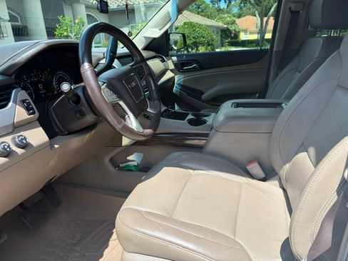 Used 2017 GMC Yukon SLT w/ Open Road Package AWD/4WD image 7