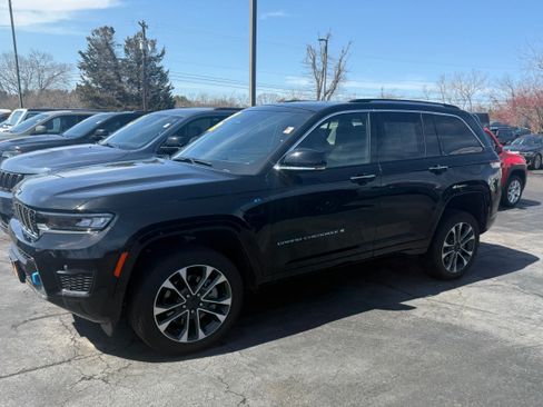 Used 2023 Jeep Grand Cherokee Overland w/ Advanced Protech Group III image 1