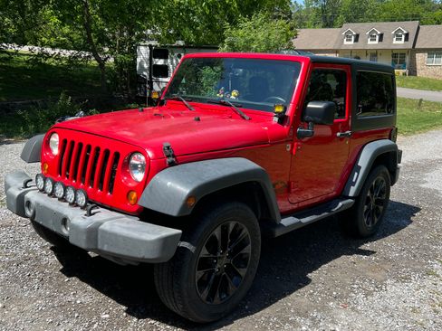 Used 2017 Jeep Wrangler Sport w/ Quick Order Package 24S AWD/4WD image 2