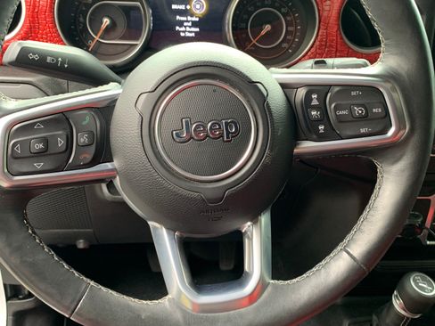 Used 2019 Jeep Wrangler Unlimited Sahara image 13