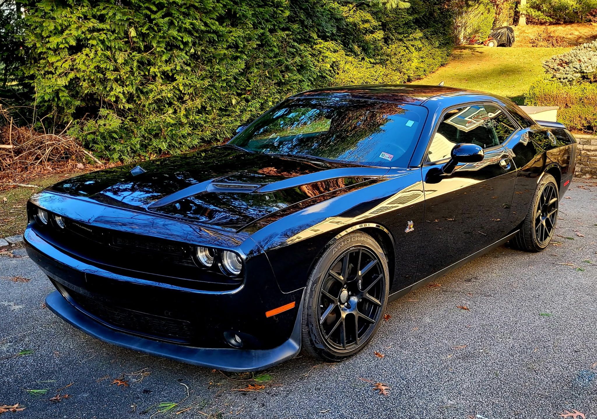 Used 2015 Dodge Challenger R/T Scat Pack w/ Scat Pack Appearance Package RWD image 2