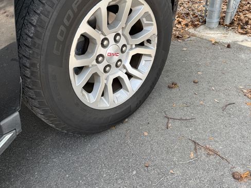 Used 2017 GMC Yukon SLT image 6